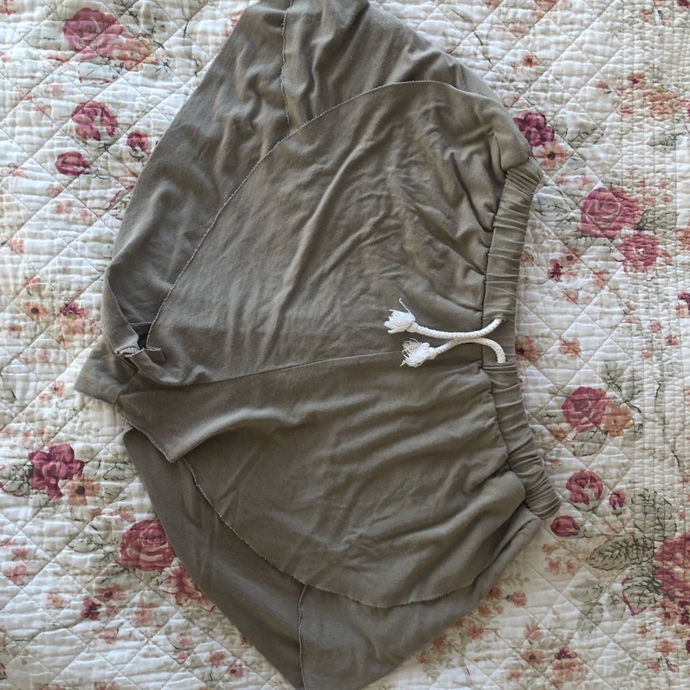 Shorts - Picture 2 of 8